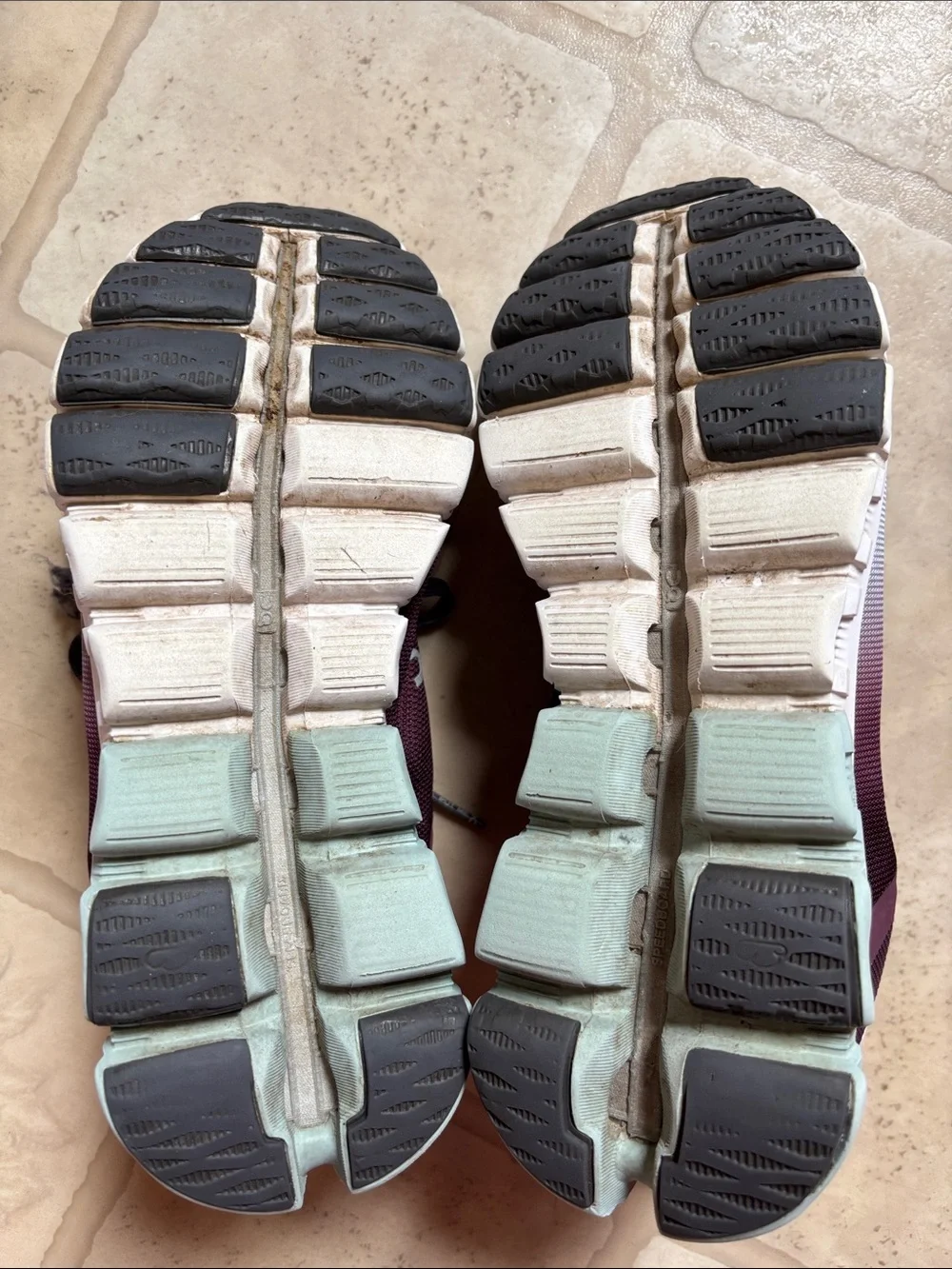 On Cloud Flow Gym Running Shoes Womens Size 7 Mulberry Grey Athletic Swiss